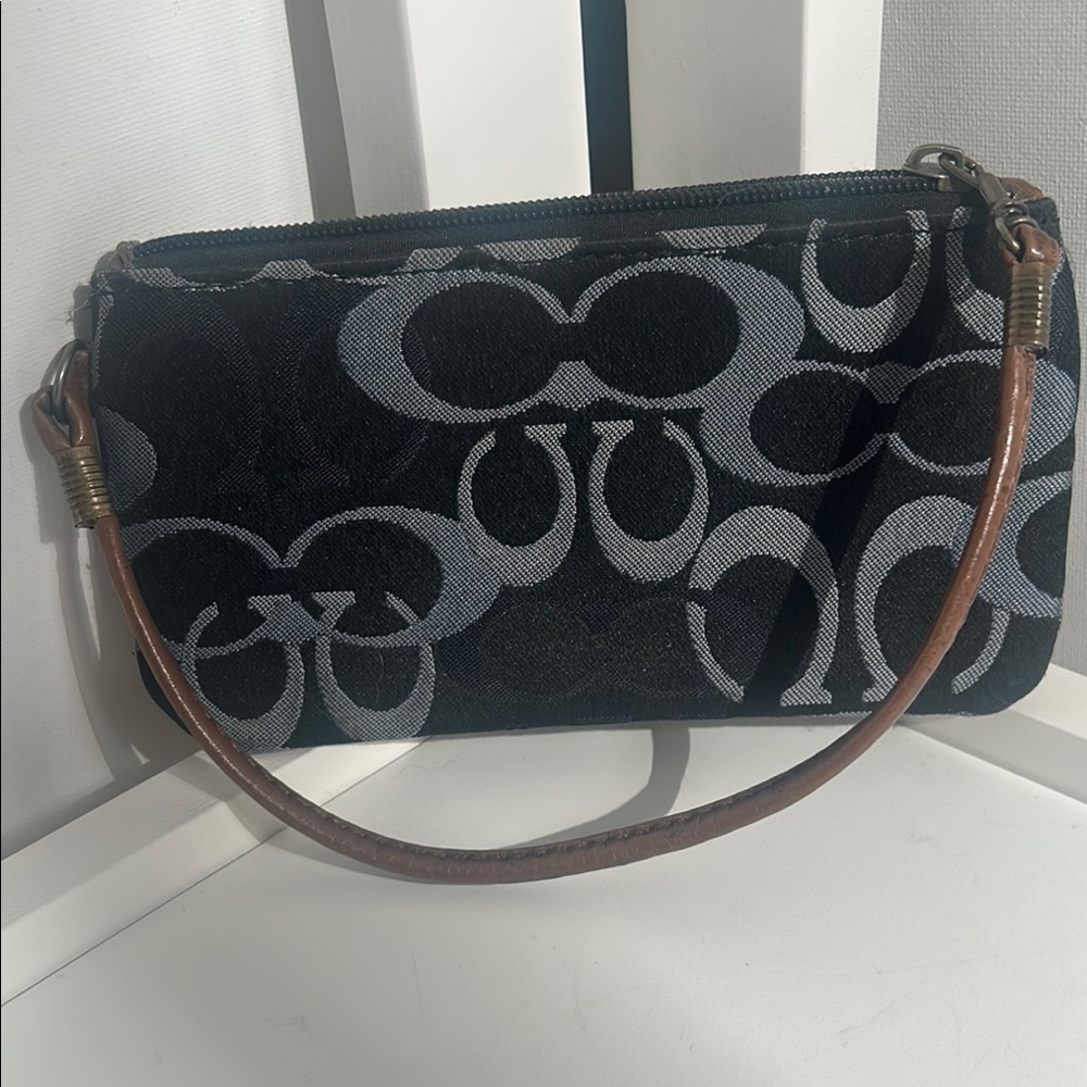 Fashion Black and Gray Patterned Wristlet